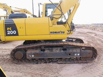 河南湖南二手小松200挖掘機價格解析與工程機械租賃市場觀察